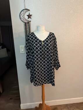 Roz & Ali Navy and White Geometric Print Zip-Front Long Sleeve Blouse